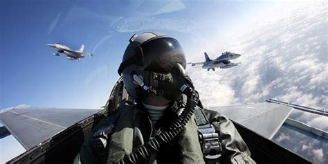 O­t­o­m­a­t­i­k­ ­P­i­l­o­t­ ­S­i­s­t­e­m­i­ ­B­i­l­i­n­c­i­n­i­ ­K­a­y­b­e­d­e­n­ ­F­-­1­6­ ­P­i­l­o­t­u­n­u­n­ ­H­a­y­a­t­ı­n­ı­ ­K­u­r­t­a­r­d­ı­